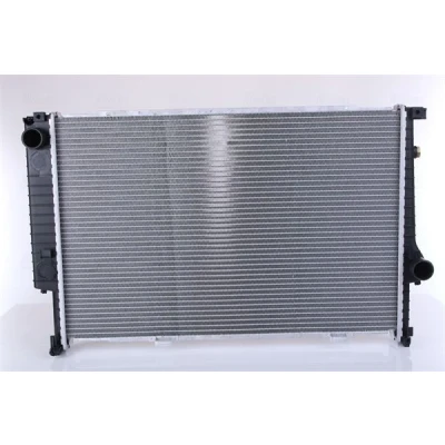 Imagem de NISSENS 60693A Radiador, arrefecimento do motor Alumínio 650 428 40 Aletas de refrigeração soldadas BMW: 5 Sedan, Touring