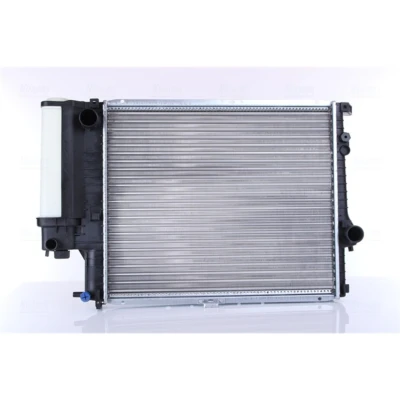 Imagem de NISSENS 60607 Radiador, arrefecimento do motor Alumínio 520 439 32 Aletas de refrigeração unidas mecanicamente BMW: 5 Sedan, Touring